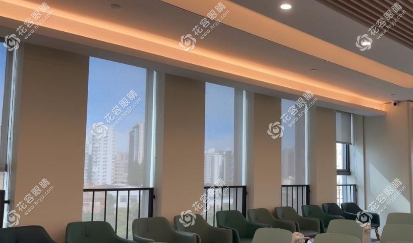 上海愛爾眼科醫(yī)院總院地址在徐匯區(qū),地鐵15號直達/電話預約近視/白內障