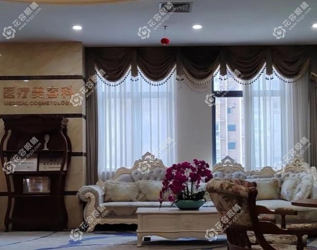 重慶銅梁愛爾眼科近視手術(shù)價(jià)格表:全飛秒15800元/半飛秒14500元/icl晶體28000元,冷遠(yuǎn)梅/周奇志醫(yī)生親自操刀