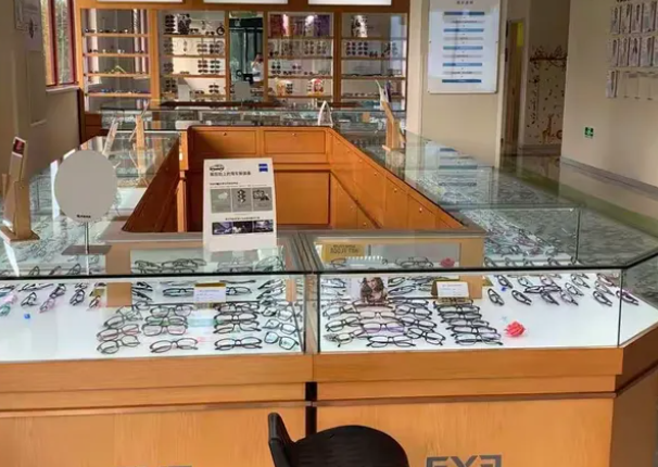 乳山爱尔眼科医院配眼镜吗