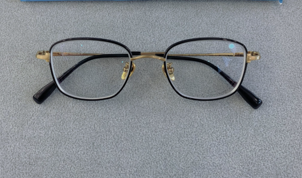 康耐特鏡片屬于什么檔次？中高端，從品牌、技術、質量多方面剖析！