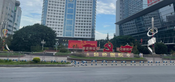 重慶胡春明醫(yī)生做近視手術(shù)好嗎？醫(yī)生有經(jīng)驗(yàn)，技術(shù)穩(wěn)定，口碑良好