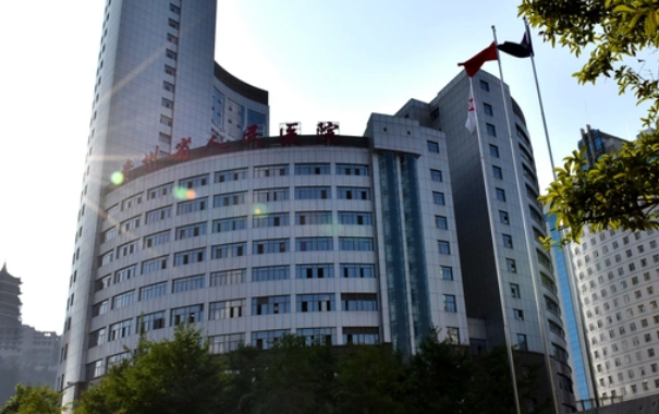 貴州眼科醫(yī)生李曉東怎么樣？李曉東個人簡介看擅長項目有白內障手術，評價也好