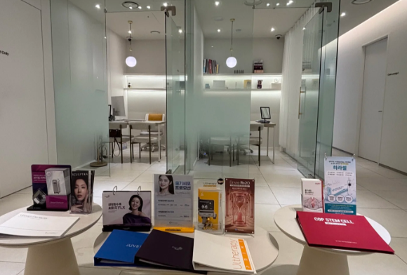 Korean Dermatology Clinics: Assembly-Line vs Non-Assembly-Line – The Truth About 1v1 Consultations and How to Avoid the “Factory Model”插图3 Korean Dermatology Clinics: Assembly-Line vs Non-Assembly-Line – The Truth About 1v1 Consultations and How to Avoid the “Factory Model”插图3