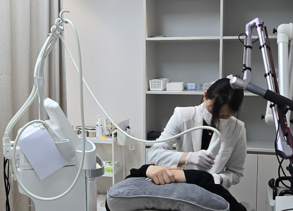 Introduction to Hongdae Rowe Dermatology: Behind the Rave Reviews! Featured Comparison of Real Post-Operative Effects from Multiple Groups of Ultrasonic and Hydrodermabrasion Projects插图1